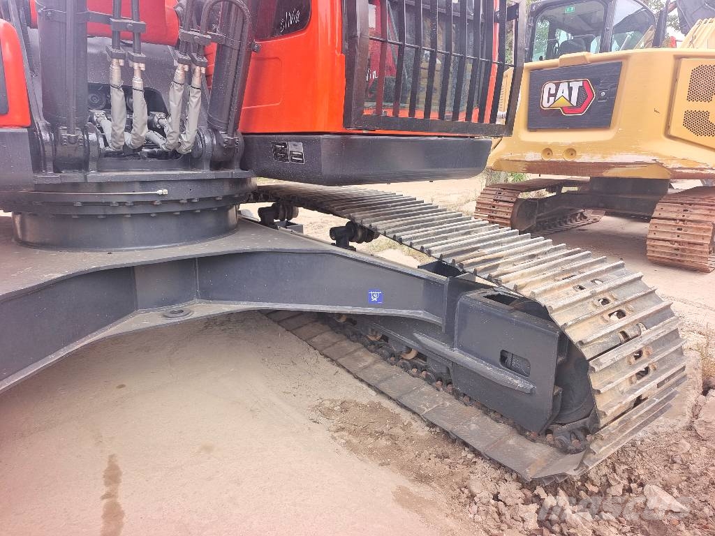 Doosan DX225LC-9C 3000 units excavators in stock Bagri goseničarji