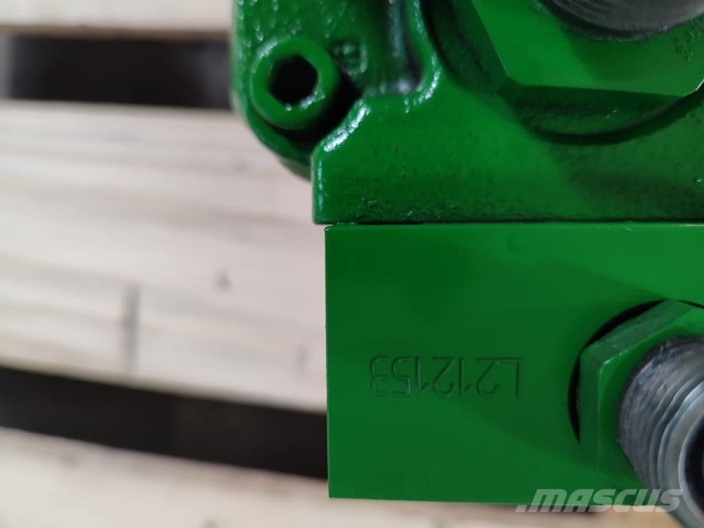 John Deere Hydraulic pump AL200635 John Deere 6155R Hydraulika