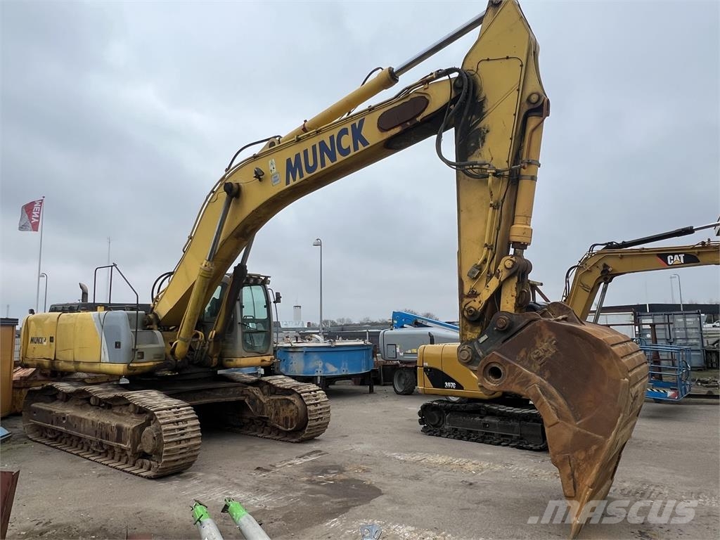 New Holland E 485 حفارات