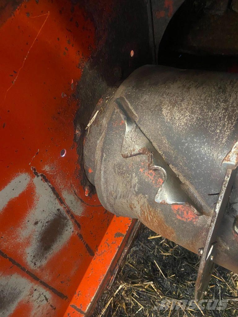 Kuhn MINOTOR 3060 Oprema za istovaranje silosa