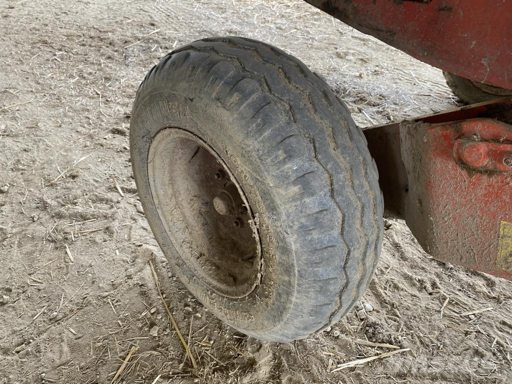 Kuhn MINOTOR 3060 Oprema za istovaranje silosa