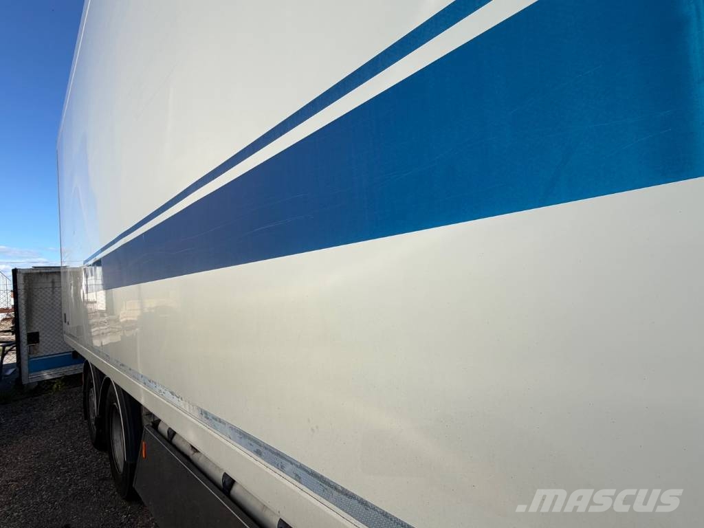 Ekeri skåp och Thermoking aggregat Бокси