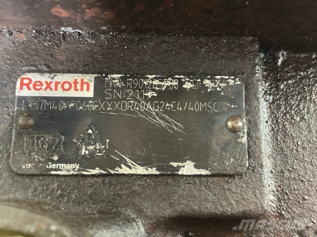 Liebherr L524-11067451-Brake pedal Kabíny a interiér