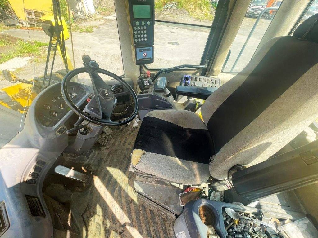 Komatsu WA 480-5H Kolesni nakladalci