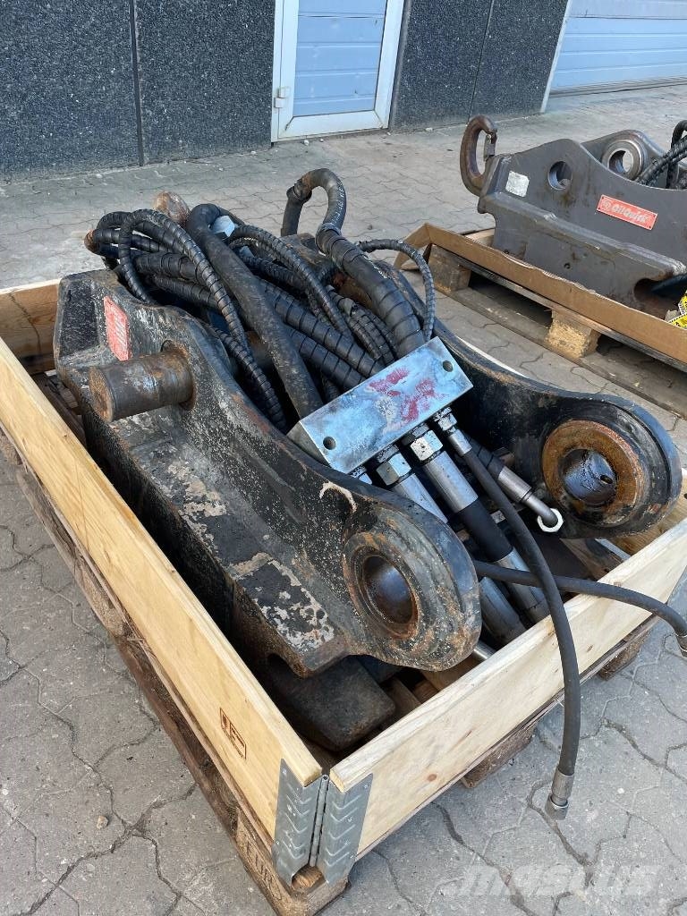 OilQuick OQ80 hurtigskift / Schnellwechsler / Quick hitch 快速连接器