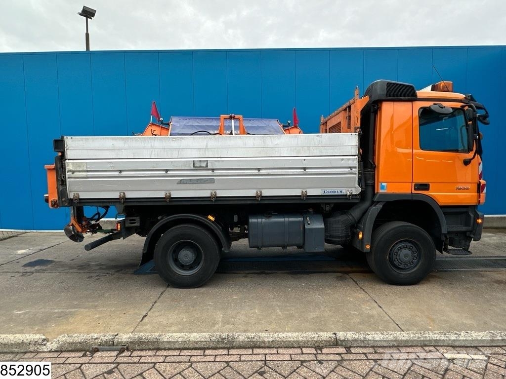 Mercedes-Benz Actros 1832 4X4, Grit spreader, Snow plough, Tippe Tipper trucks