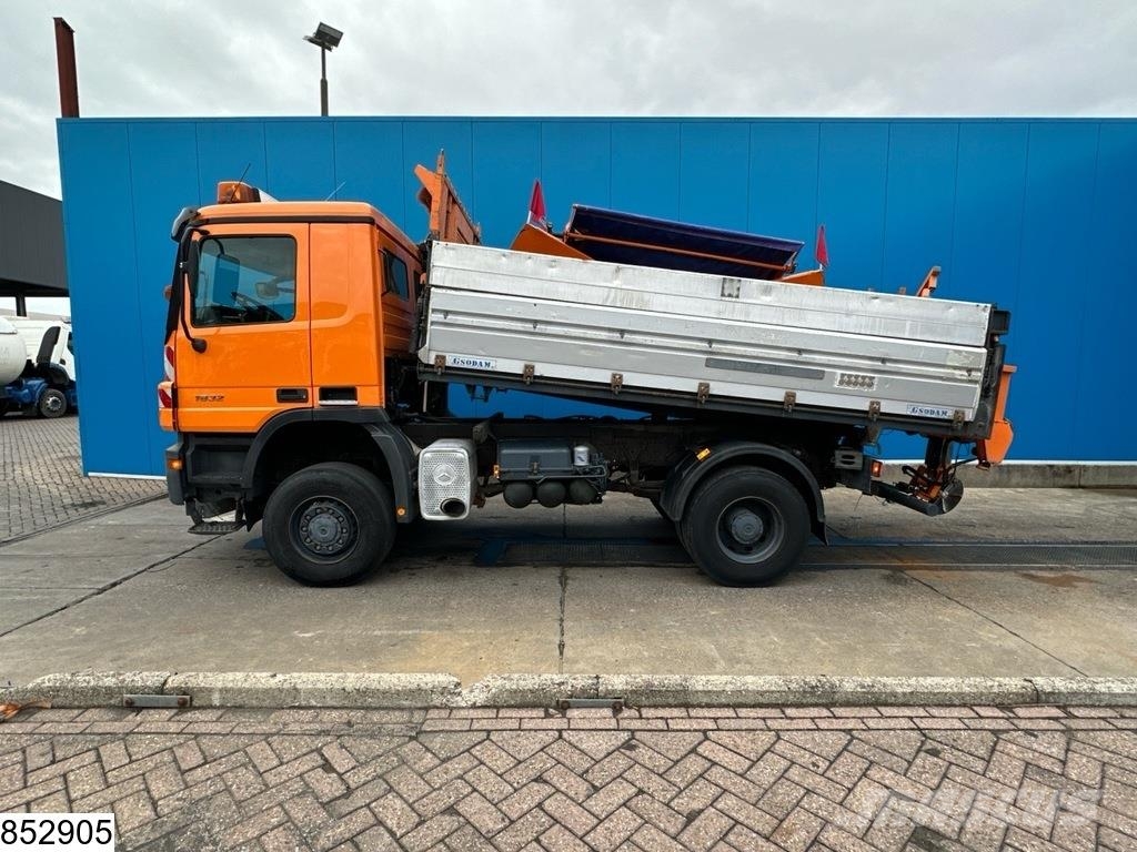 Mercedes-Benz Actros 1832 4X4, Grit spreader, Snow plough, Tippe Tipper trucks
