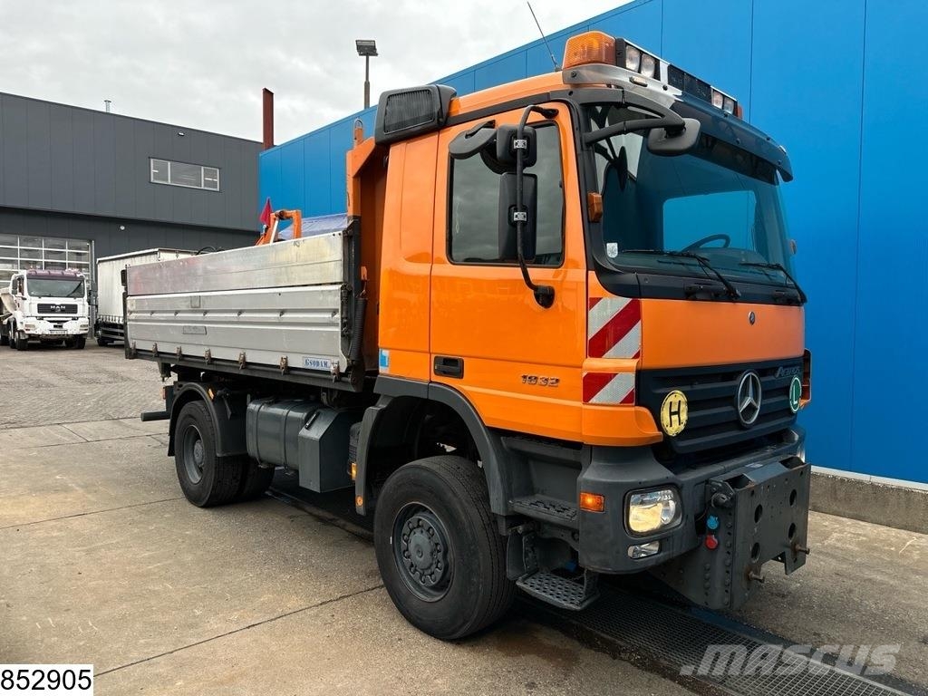 Mercedes-Benz Actros 1832 4X4, Grit spreader, Snow plough, Tippe Tipper trucks