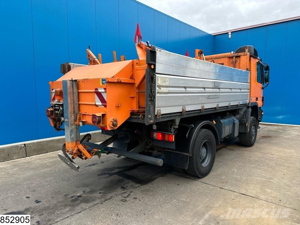 Mercedes-Benz Actros 1832 4X4, Grit spreader, Snow plough, Tippe Tipper trucks