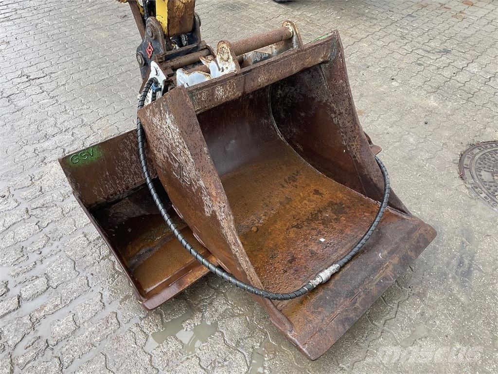 Komatsu PC55MR-5 휠 굴삭기