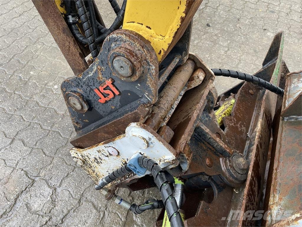 Komatsu PC55MR-5 휠 굴삭기