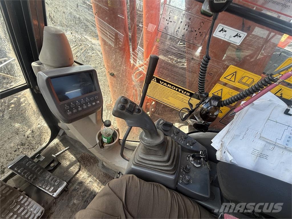 Hitachi ZX135 US-3 履带挖掘机