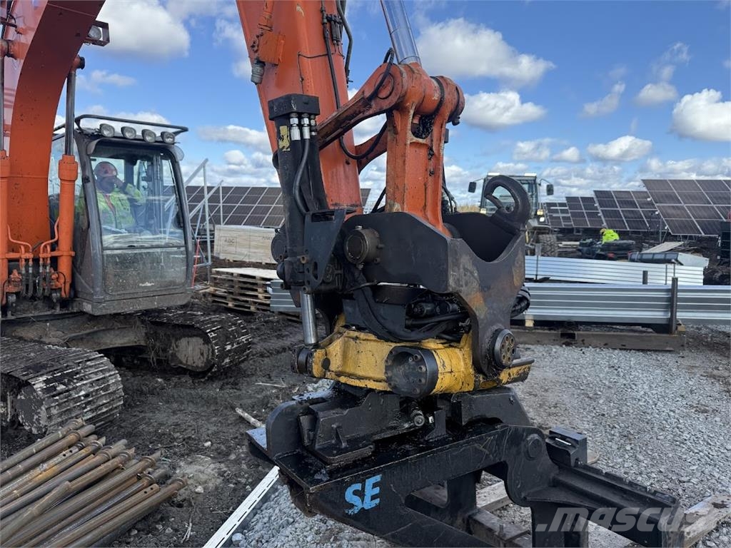 Hitachi ZX135 US-3 履带挖掘机
