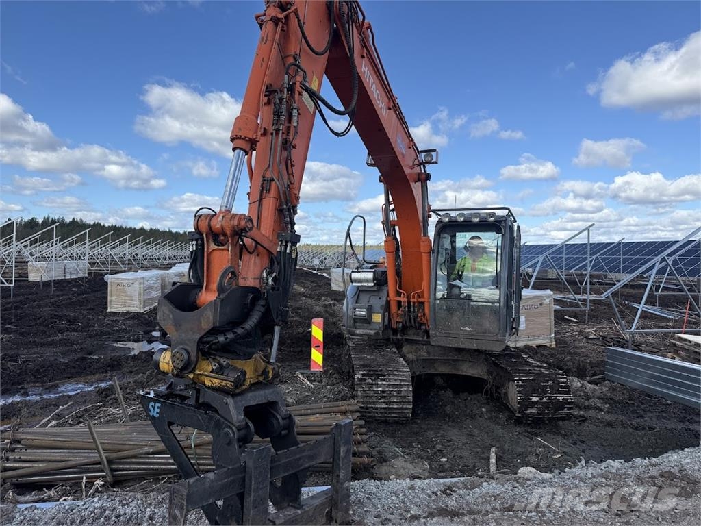 Hitachi ZX135 US-3 履带挖掘机