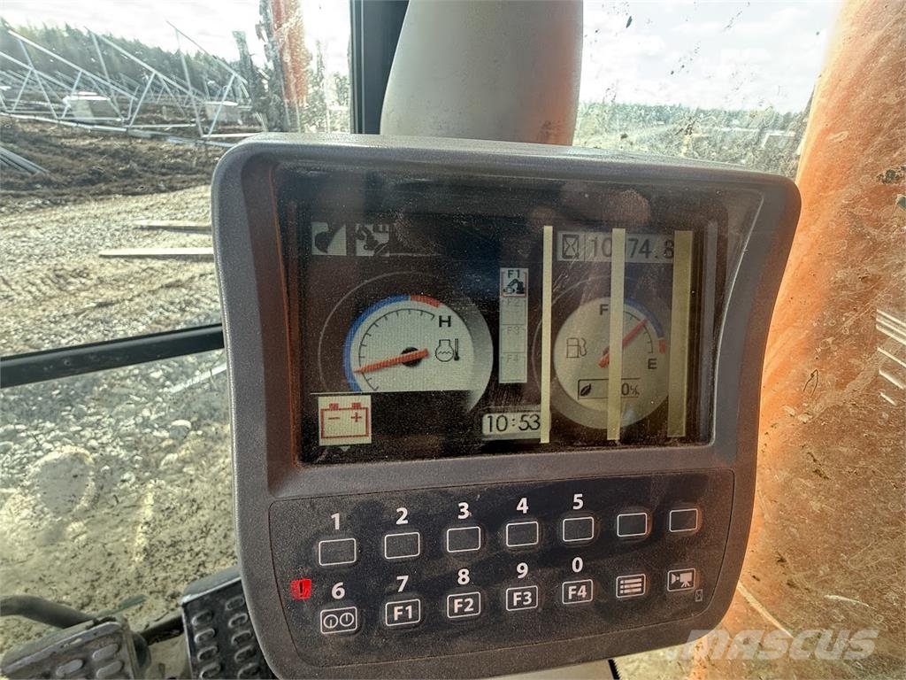 Hitachi ZX135 US-3 履带挖掘机