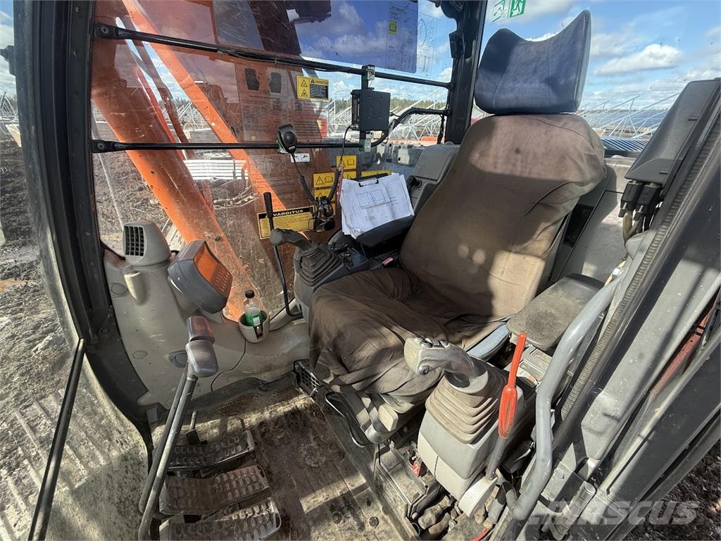Hitachi ZX135 US-3 履带挖掘机
