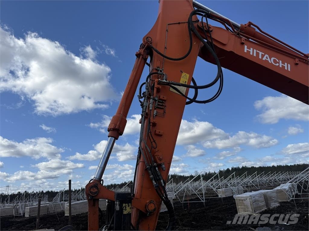 Hitachi ZX135 US-3 履带挖掘机