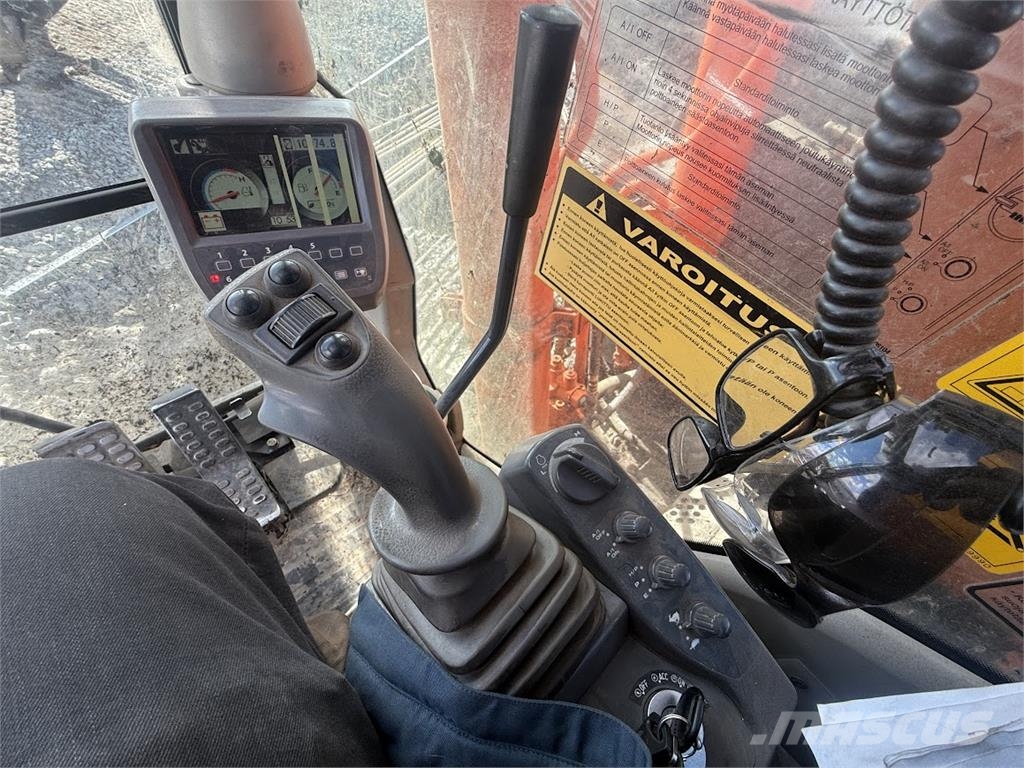 Hitachi ZX135 US-3 履带挖掘机