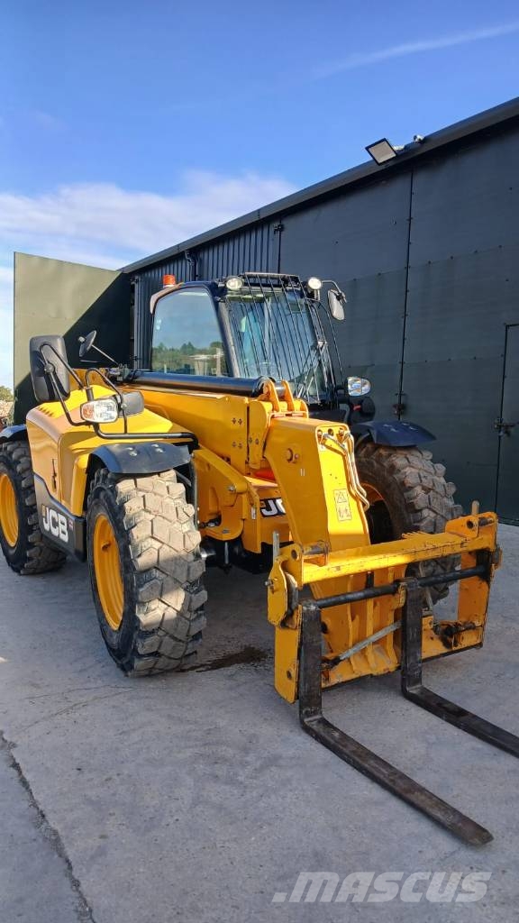 JCB 535-95 مناولات متداخلة