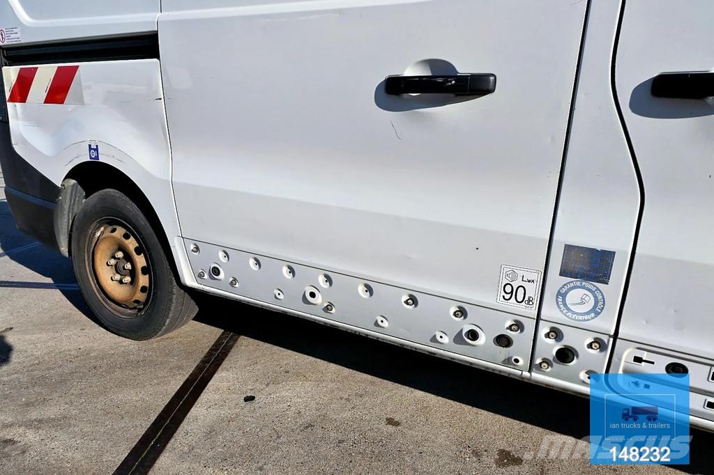 Renault Trafic DCI | Nacelle | 111FCC France Elevateur | E Teherautóra szerelt emelők és állványok