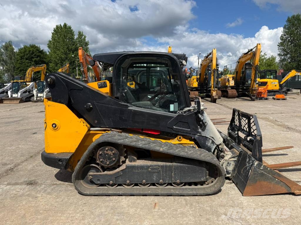 JCB 300 T لوادر زحافة