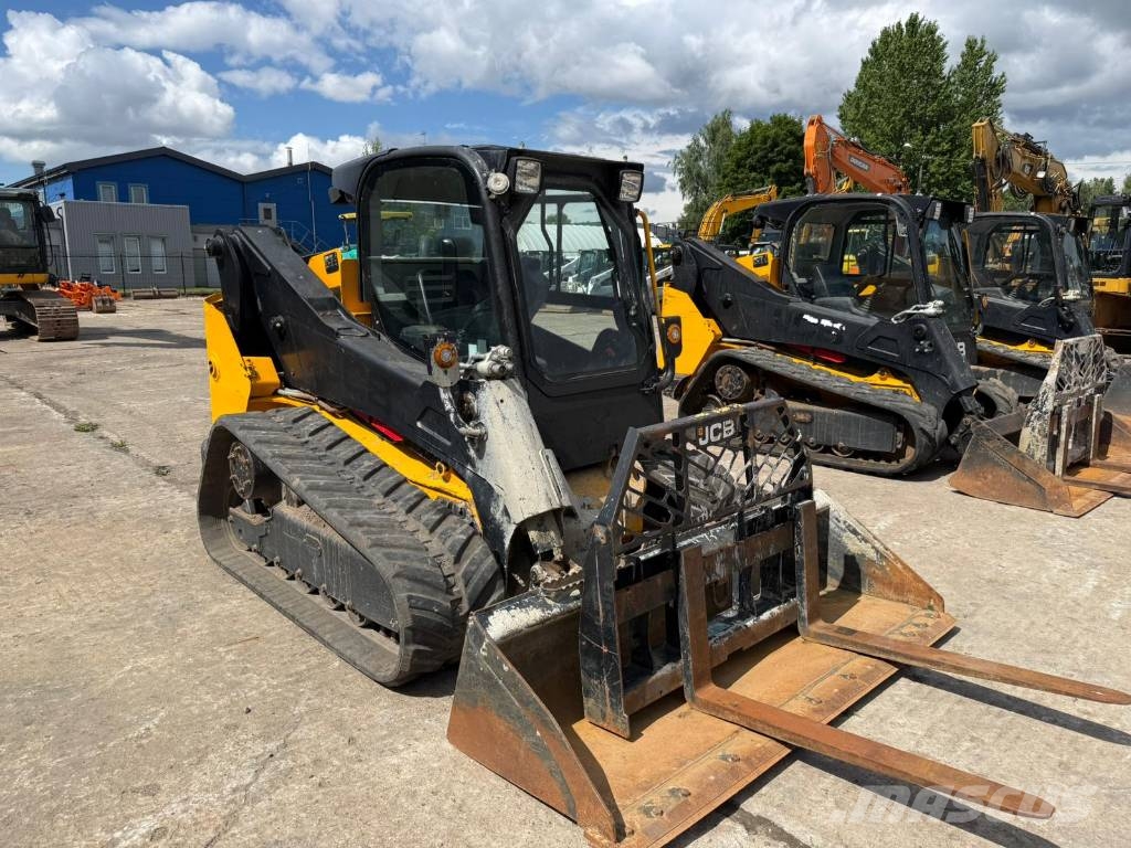 JCB 300 T لوادر زحافة