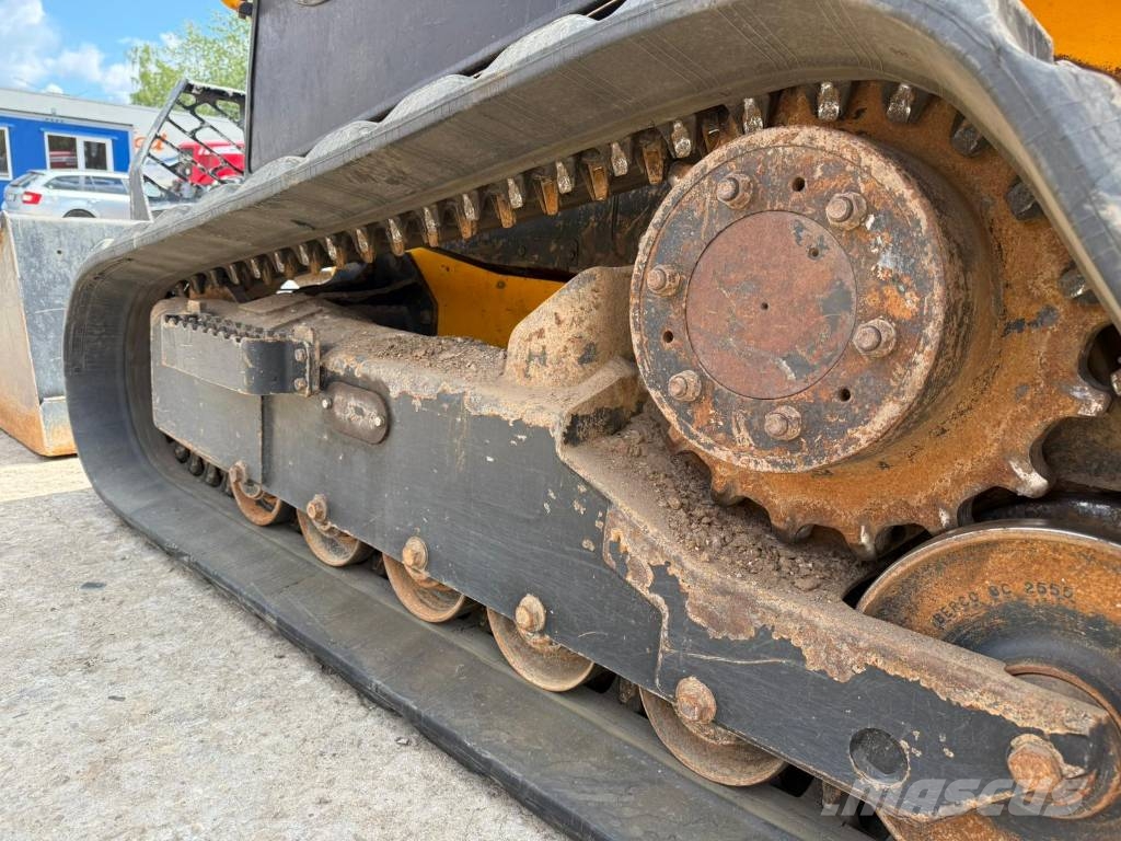 JCB 300 T لوادر زحافة