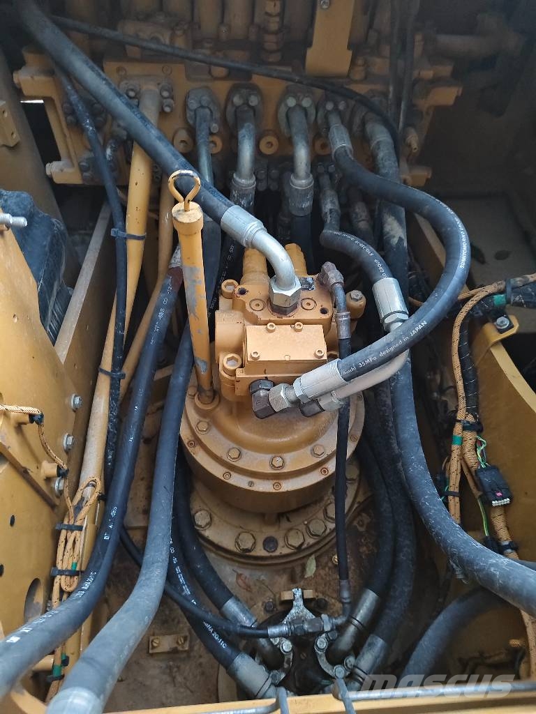 CAT 323 履带挖掘机