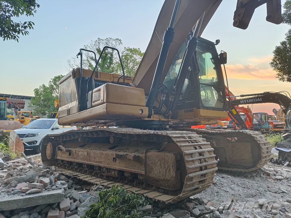 CAT 323 履带挖掘机