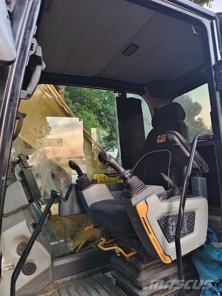 CAT 323 履带挖掘机
