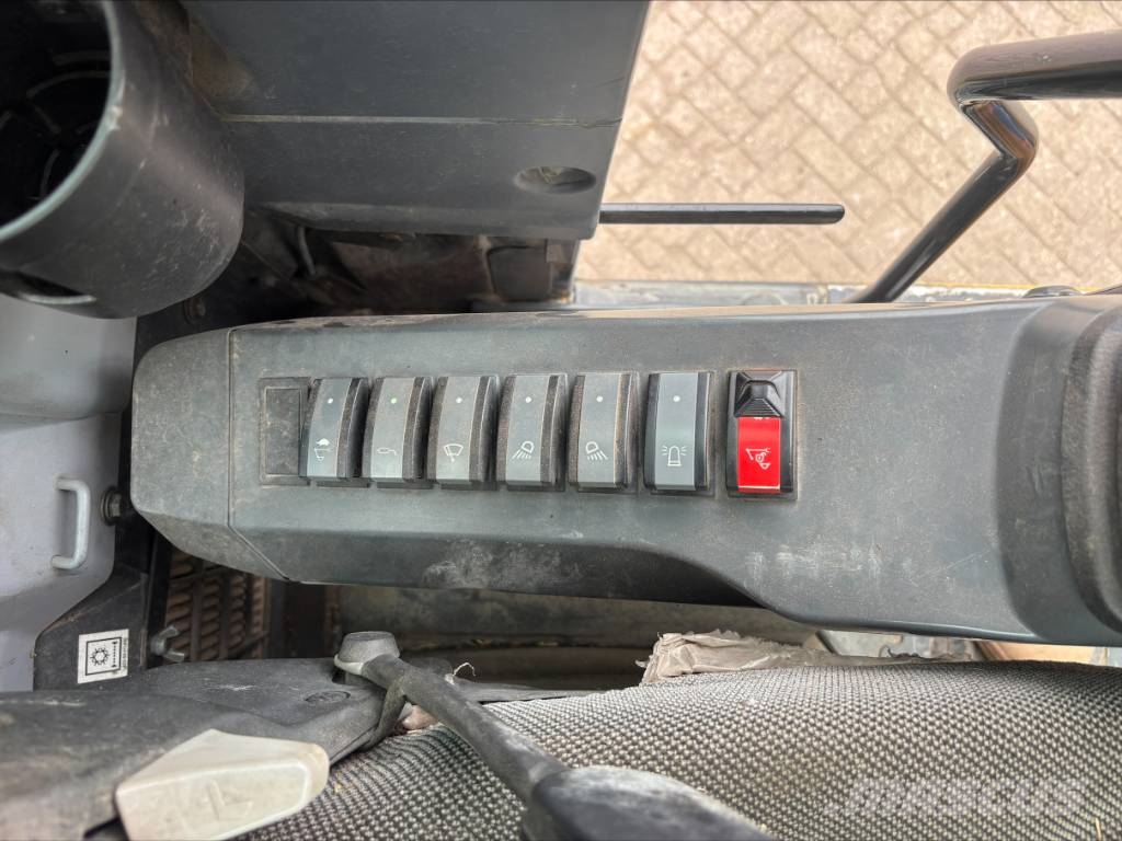 Komatsu PW 148-10 Εκσκαφείς με τροχούς - λάστιχα