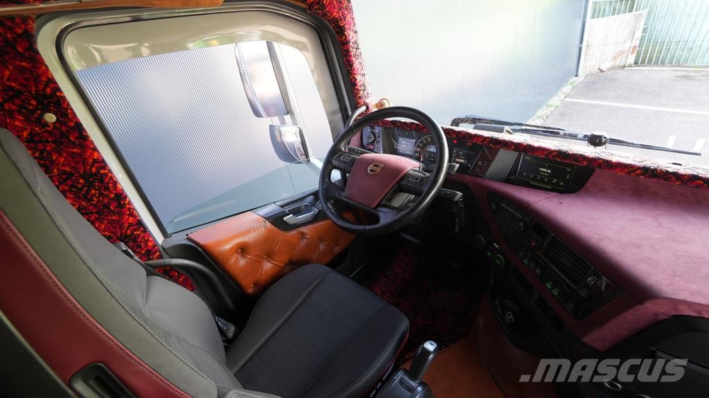 Volvo FH500 ADR GLOBETROTTER SHOWTRUCK Trekkers