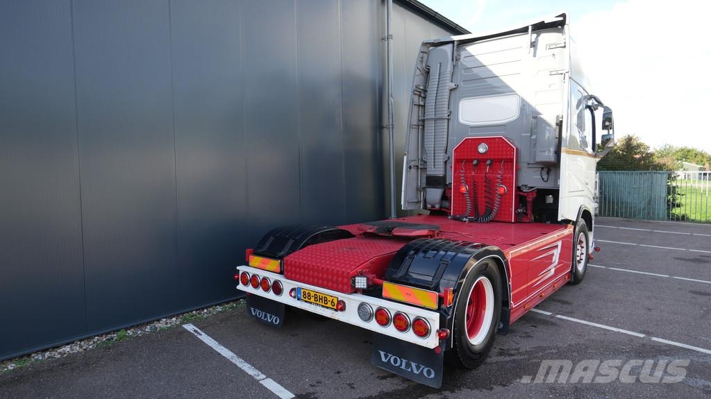 Volvo FH500 ADR GLOBETROTTER SHOWTRUCK Trekkers