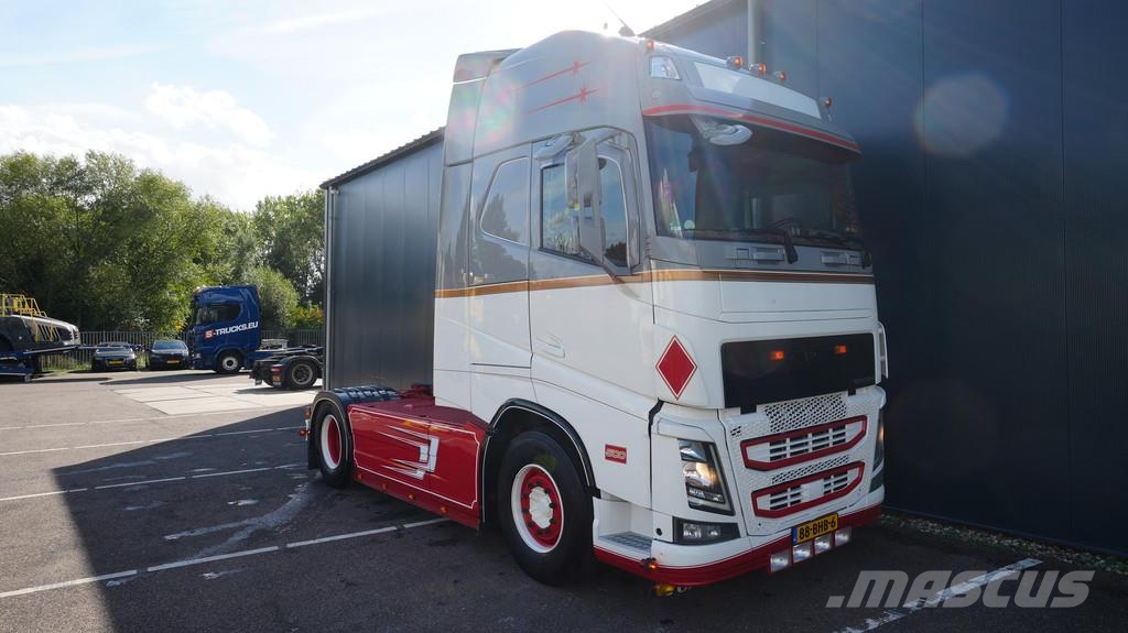 Volvo FH500 ADR GLOBETROTTER SHOWTRUCK Trekkers