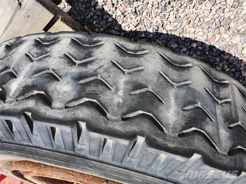 Dunlop 10.00-20 الإطارات والعجلات والحافات