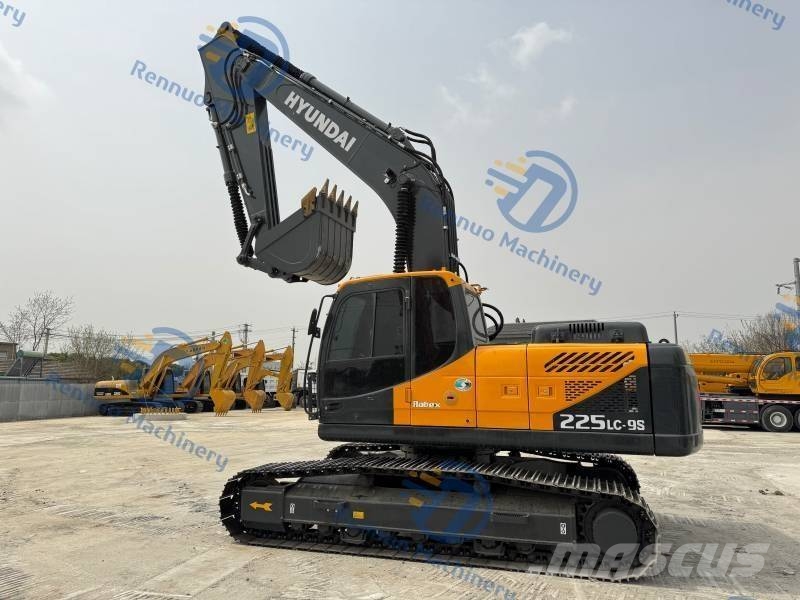 Hyundai 225 LC-9S Гусеничні екскаватори