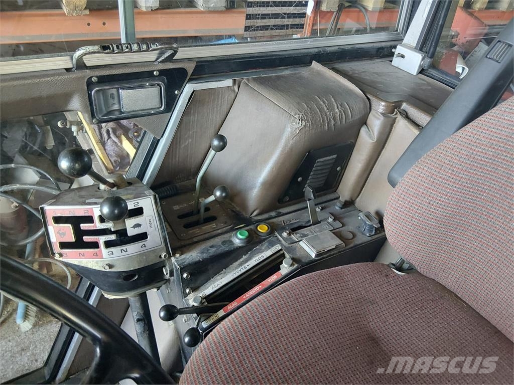 Massey Ferguson 2620 الجرارات
