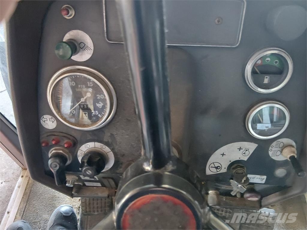 Massey Ferguson 2620 الجرارات