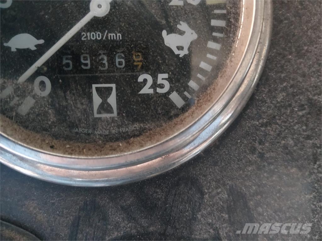 Massey Ferguson 2620 الجرارات