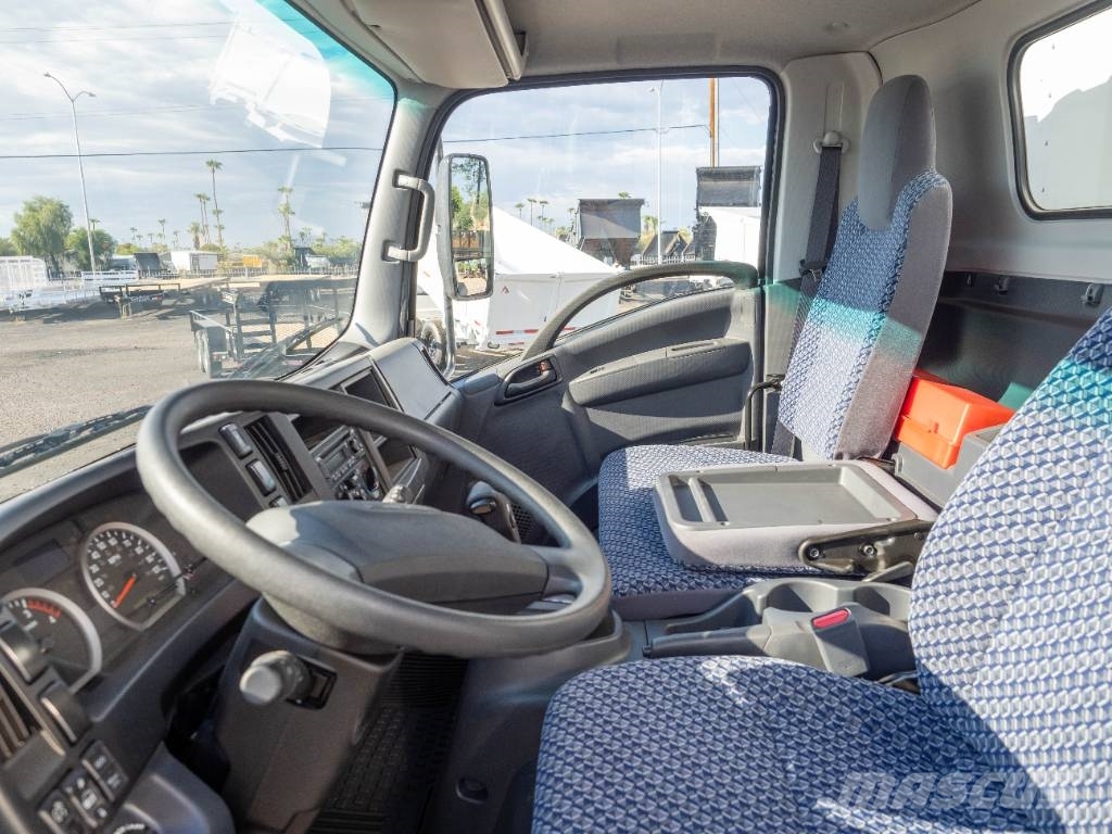 Isuzu NRR Грузовики-Фургоны