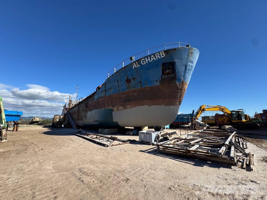 YORKSHIRE DRY DOCK CO LDA Trailing suction hopper Dredgers
