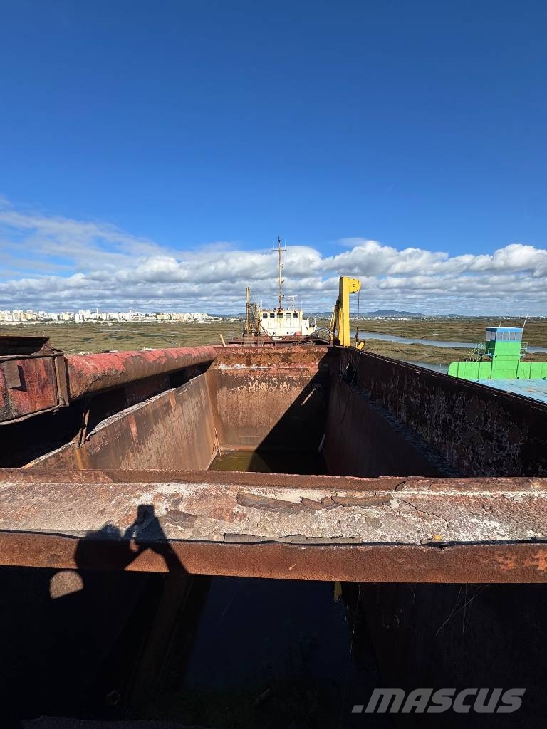 YORKSHIRE DRY DOCK CO LDA Trailing suction hopper Dredgers
