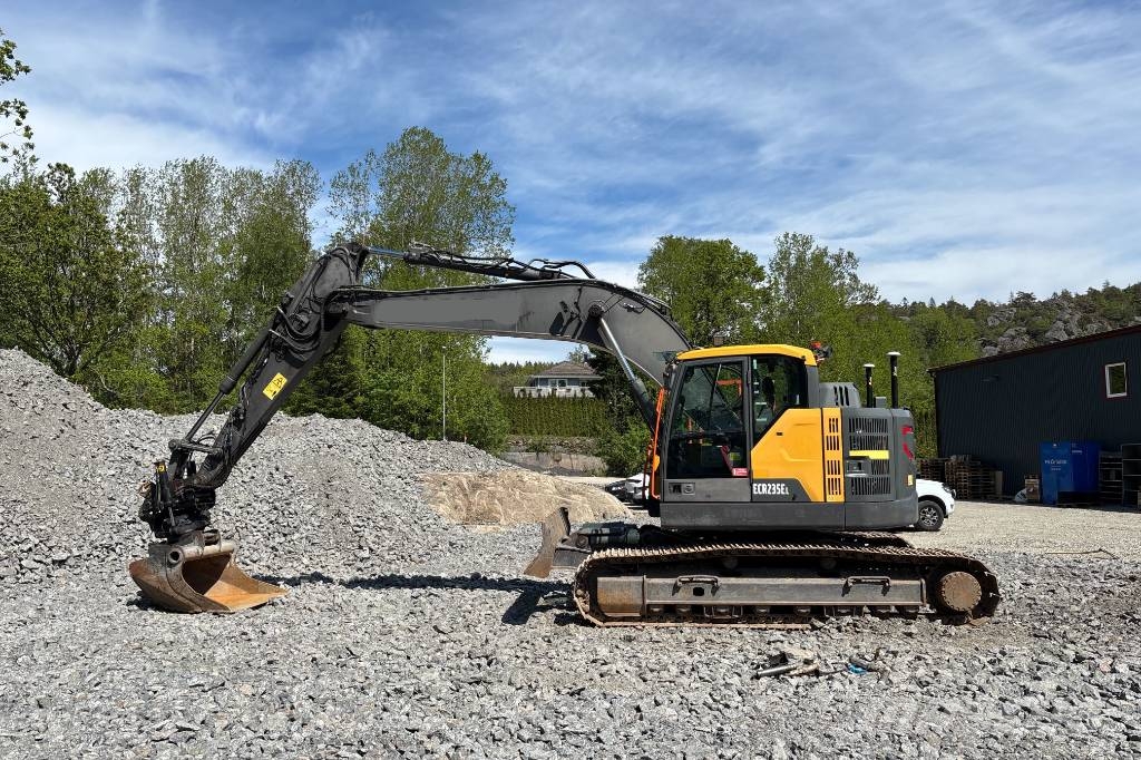 Volvo ECR 235 E Bandgrävare