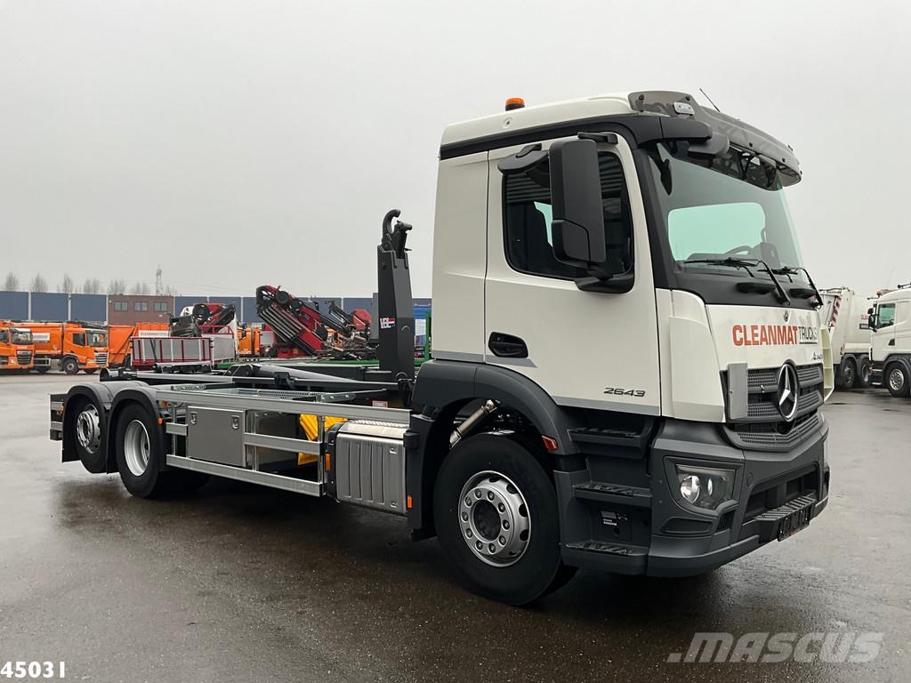 Mercedes-Benz Actros 2643 VDL 21 Ton haakarmsysteem Камиони с кран с кука