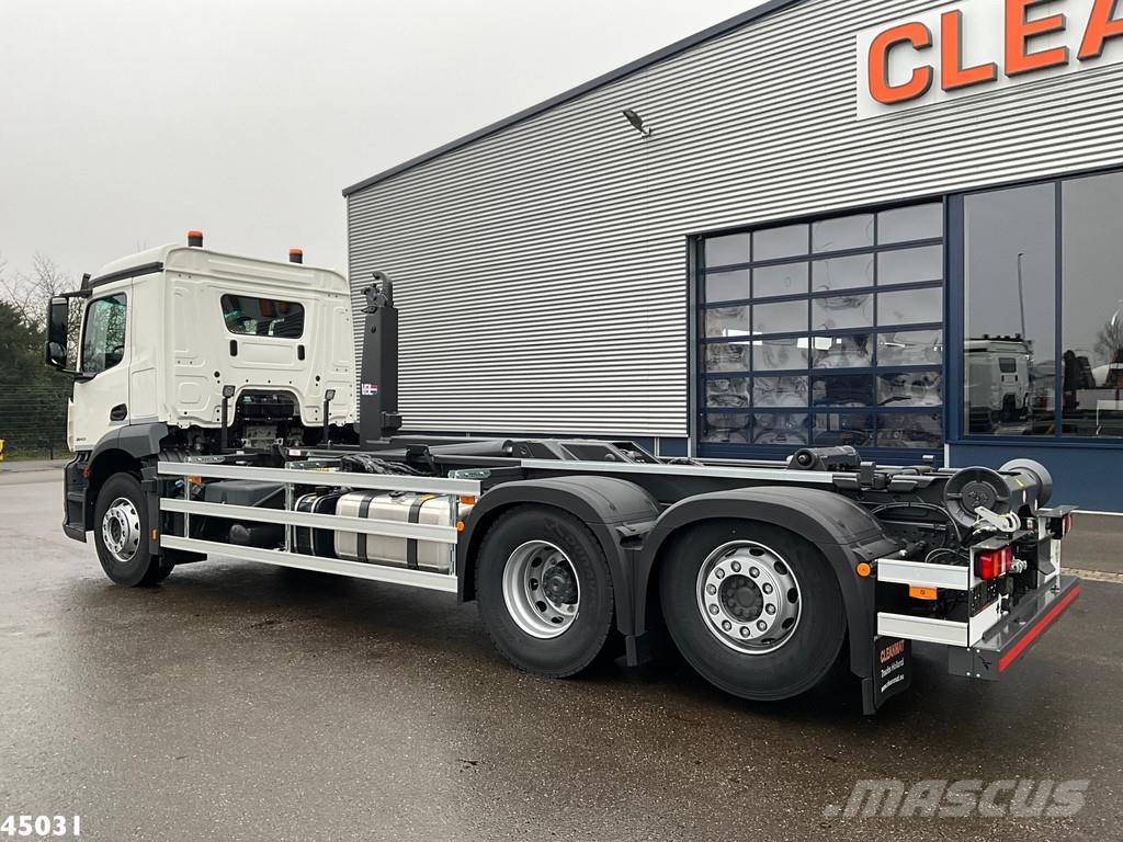 Mercedes-Benz Actros 2643 VDL 21 Ton haakarmsysteem Камиони с кран с кука