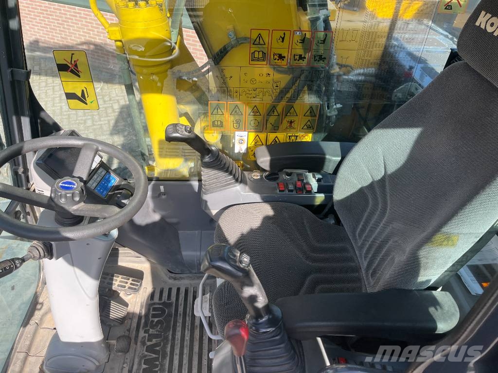 Komatsu PW 148-11 轮式挖掘机