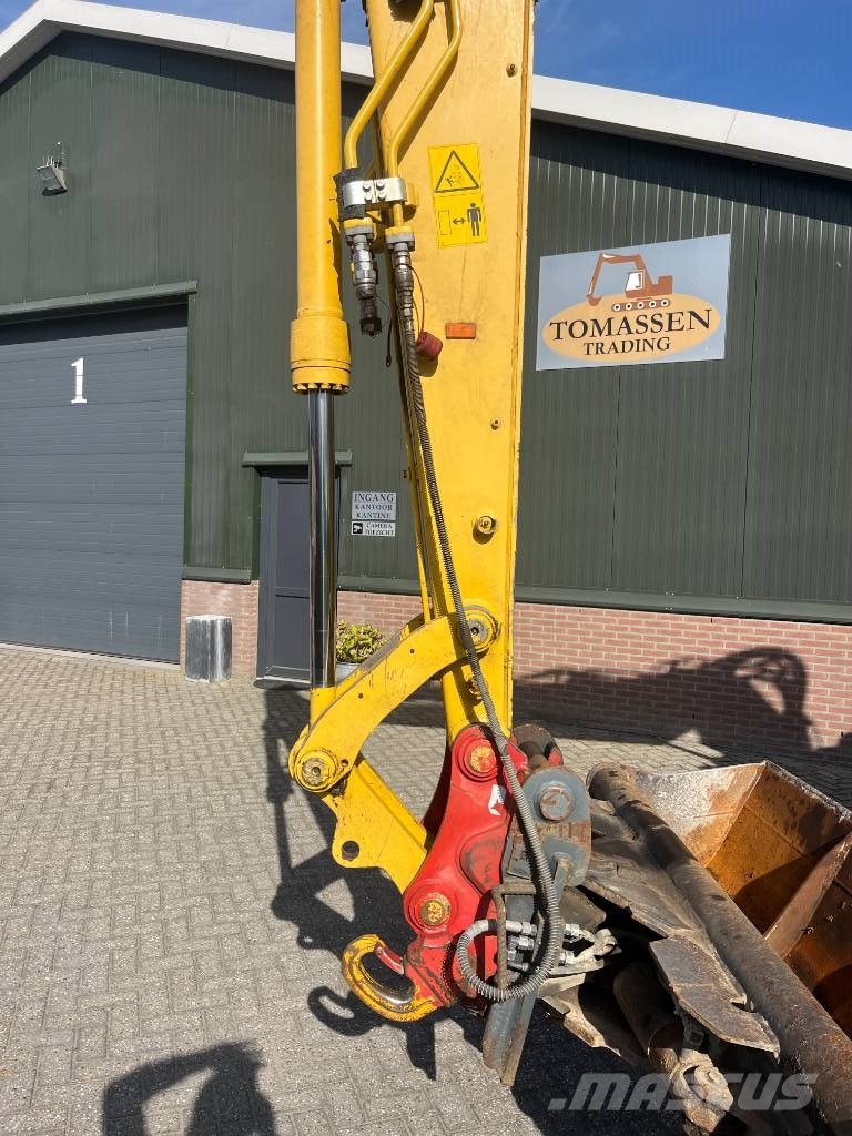 Komatsu PW 148-11 轮式挖掘机