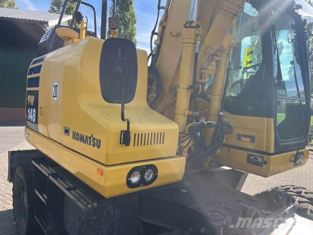 Komatsu PW 148-11 轮式挖掘机