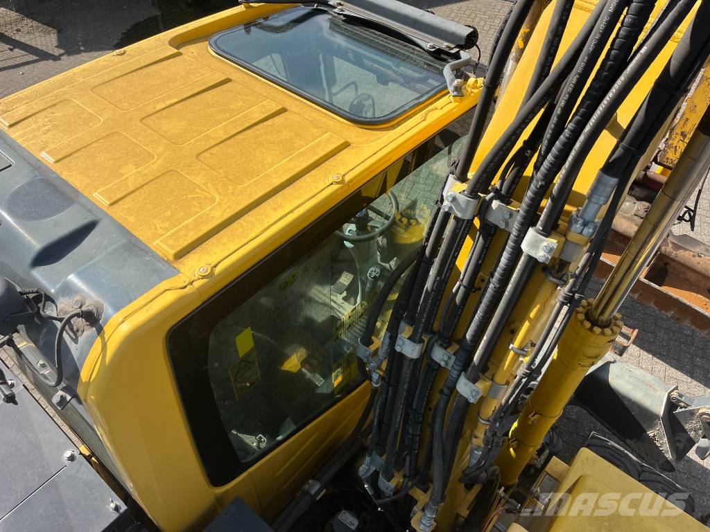 Komatsu PW 148-11 轮式挖掘机