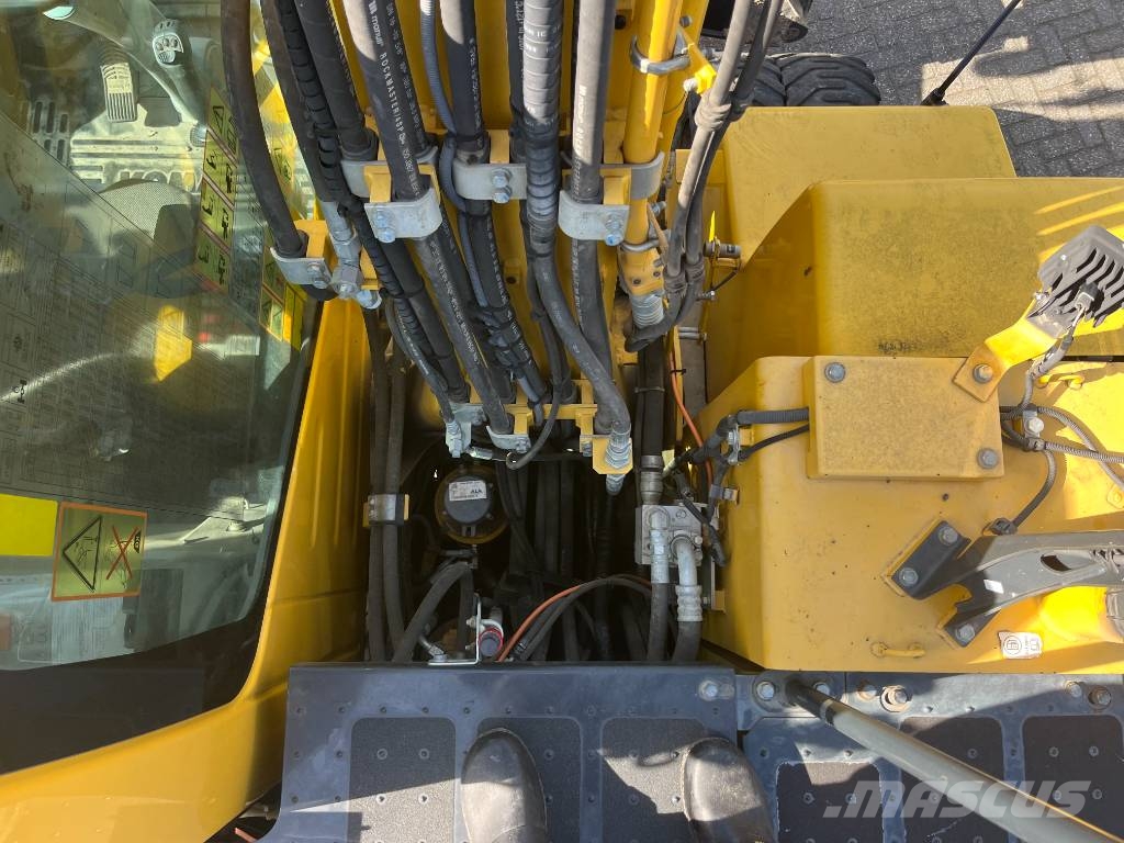Komatsu PW 148-11 轮式挖掘机